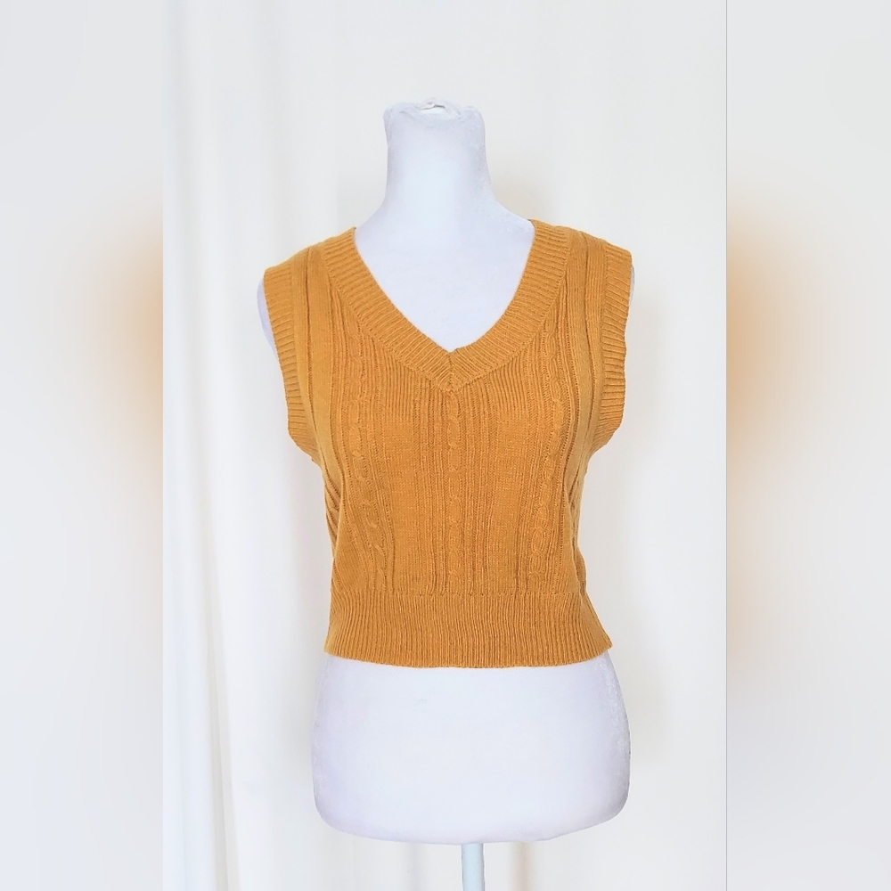 No Comment NY LA Cropped V Neck Sleeveless Sweater Yellow Size Small